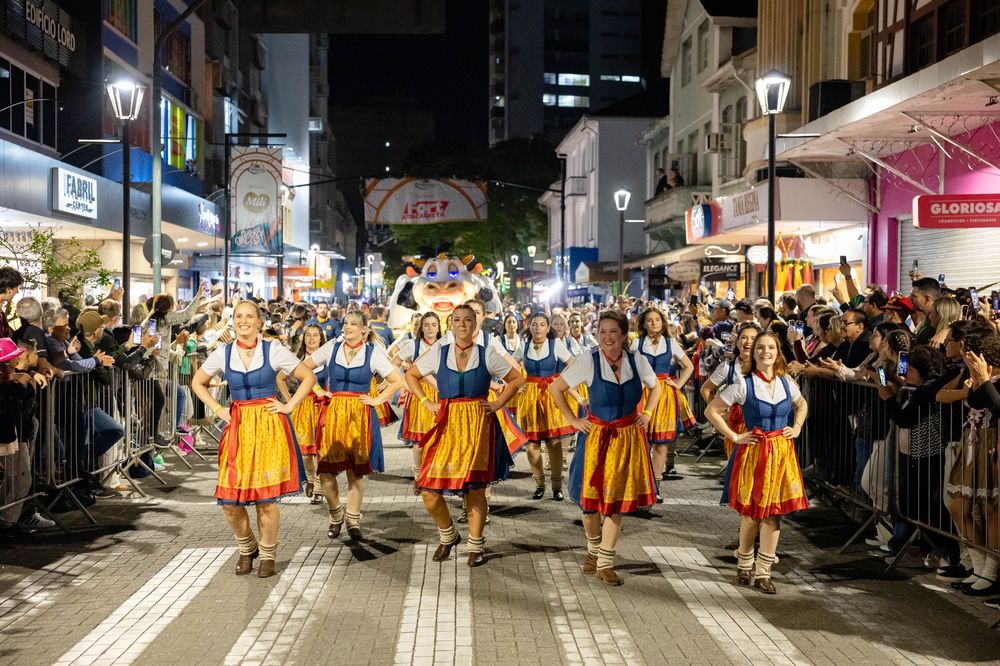 Kochk&auml;sewagen na Oktoberfest Blumenau
