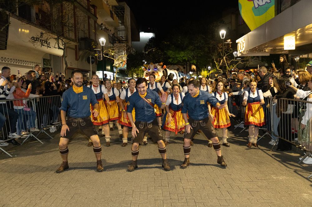 Kochk&auml;sewagen na Oktoberfest Blumenau