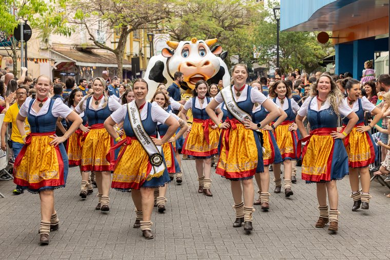 Bailarinas no desfile
